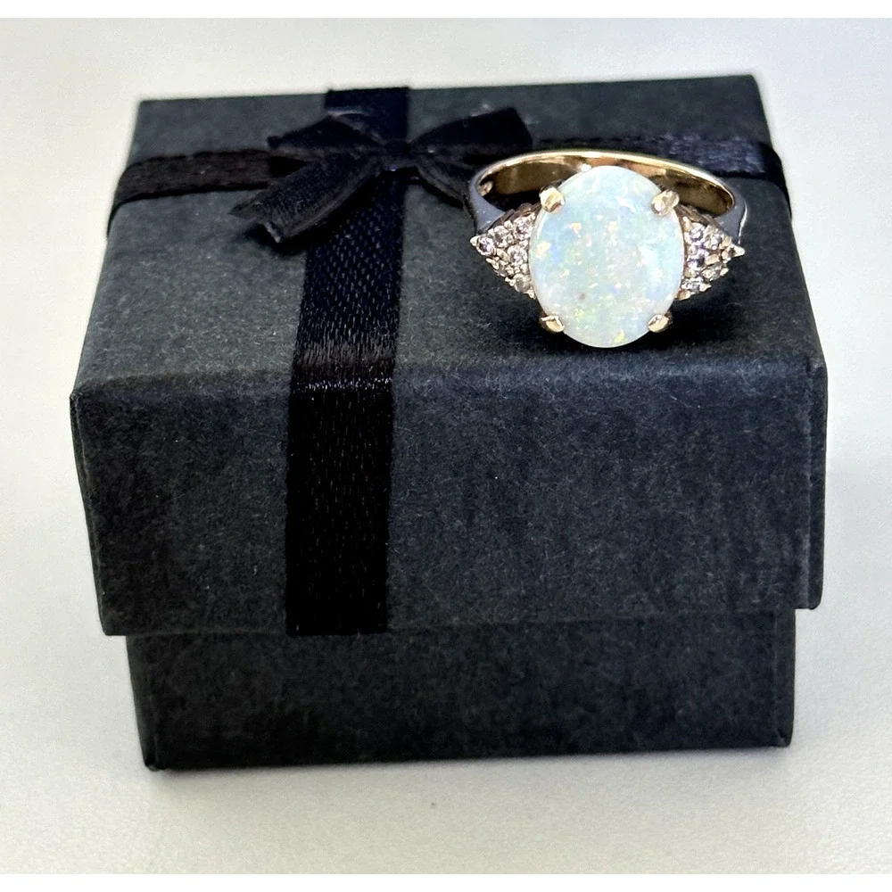 14K Yellow Gold White Fire Opal & Natural Diamonds Ladies Band Ring Size 6.5